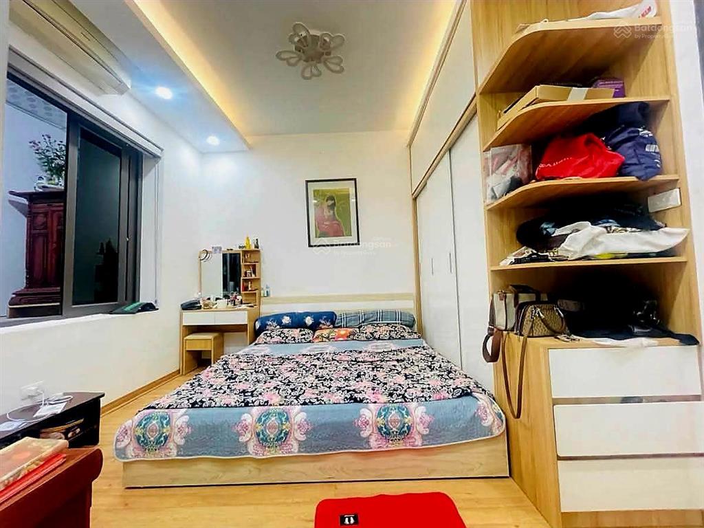 Nhà đẹp lạc long quân 62m*5t, mt 4m, 11 tỷ ngõ thông, 50m ô tô, thang máy, 2 thoáng, giá đầu tư
