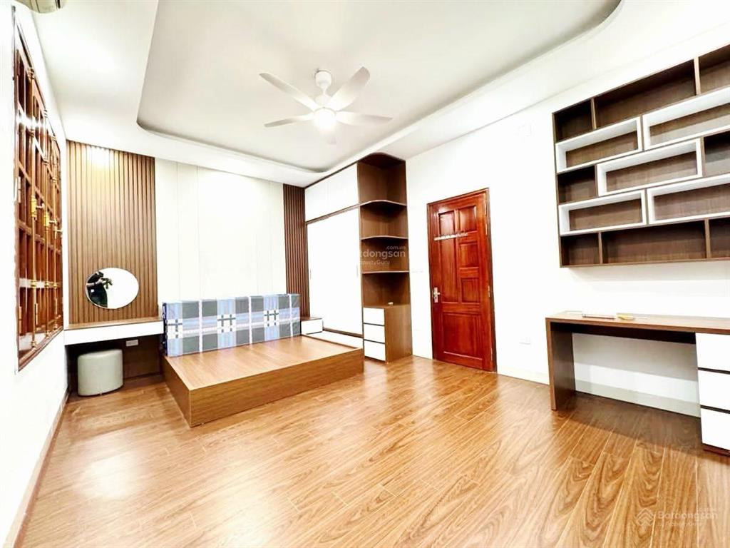 12 tỷ mặt ngõ xuân la 55m 6 tầng thang máy gara ô tô, kinh doanh tấp nập, 2 thoáng trước sau.
