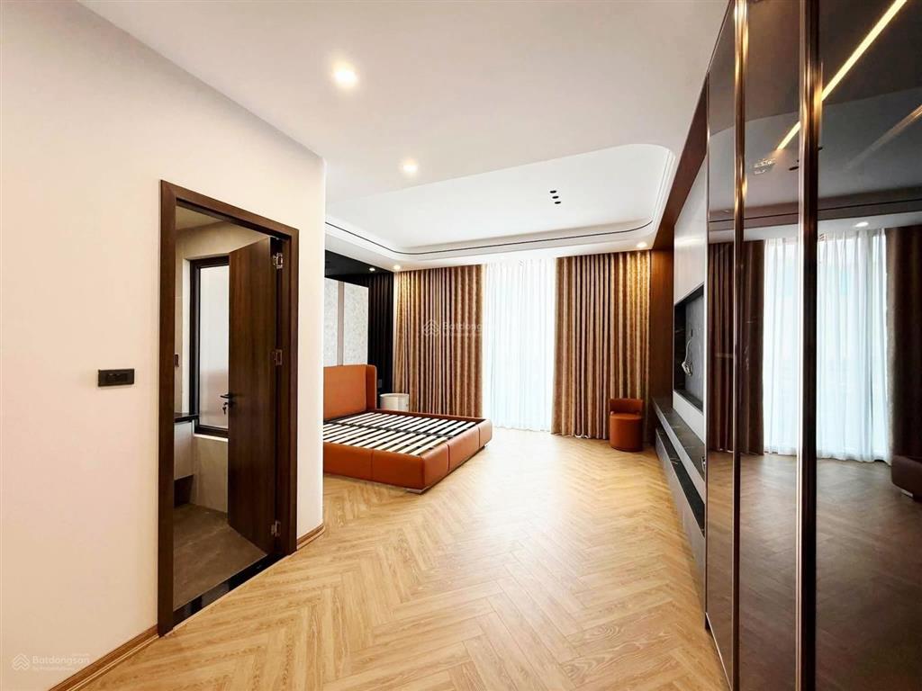 Nhà đẹp cổ nhuế 56m2*7t mt 5m 14 tỷ lô góc 3 thoáng, gara ô tô, thang máy, tặng full nội thất