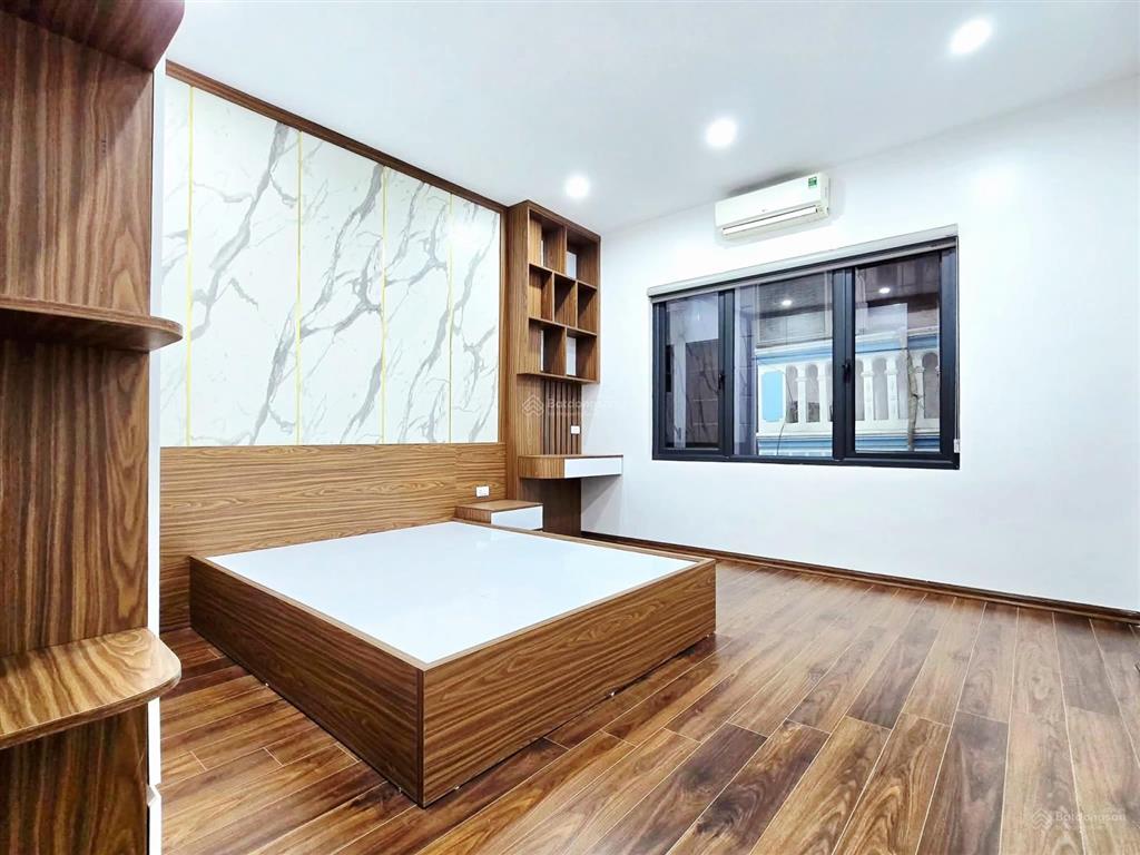 9 tỷ nhà đẹp ngọc khánh 38m2*5t mt3.5m thang máy, kinh doanh, ngõ thông, gần phố, tặng nội thất