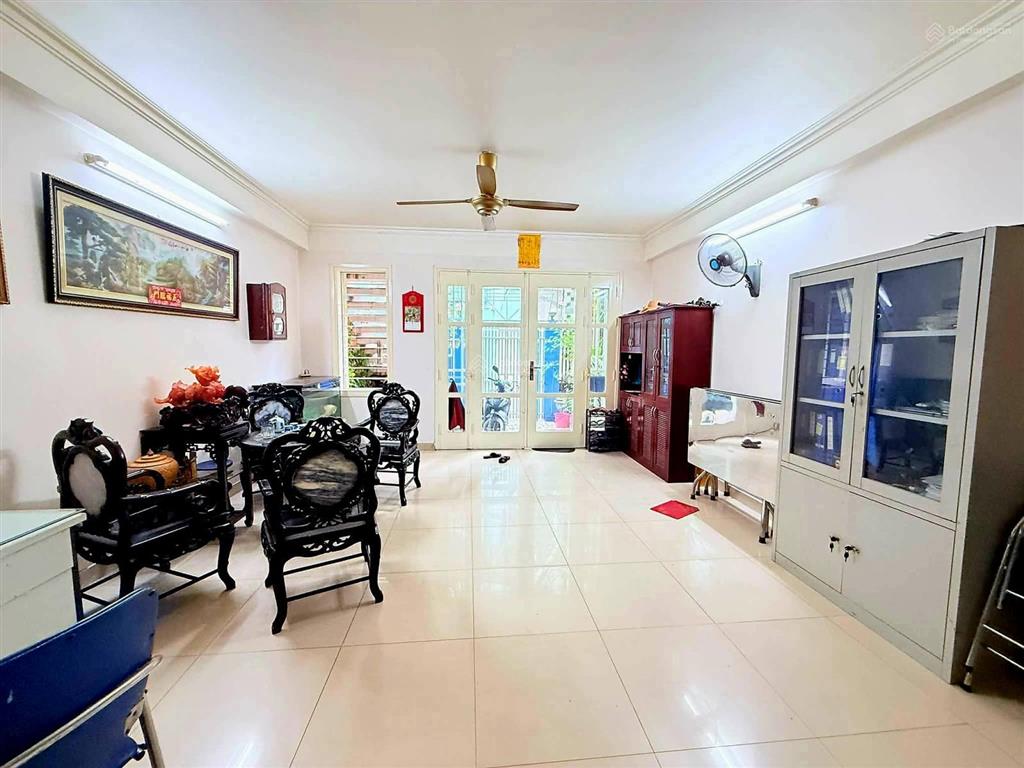 8 tỷ nhà đẹp đông thắng 42m*4t mt4.5m gara ô tô, gần ngay mặt phố, chợ kẻ vẽ, dân xây chắc chắn
