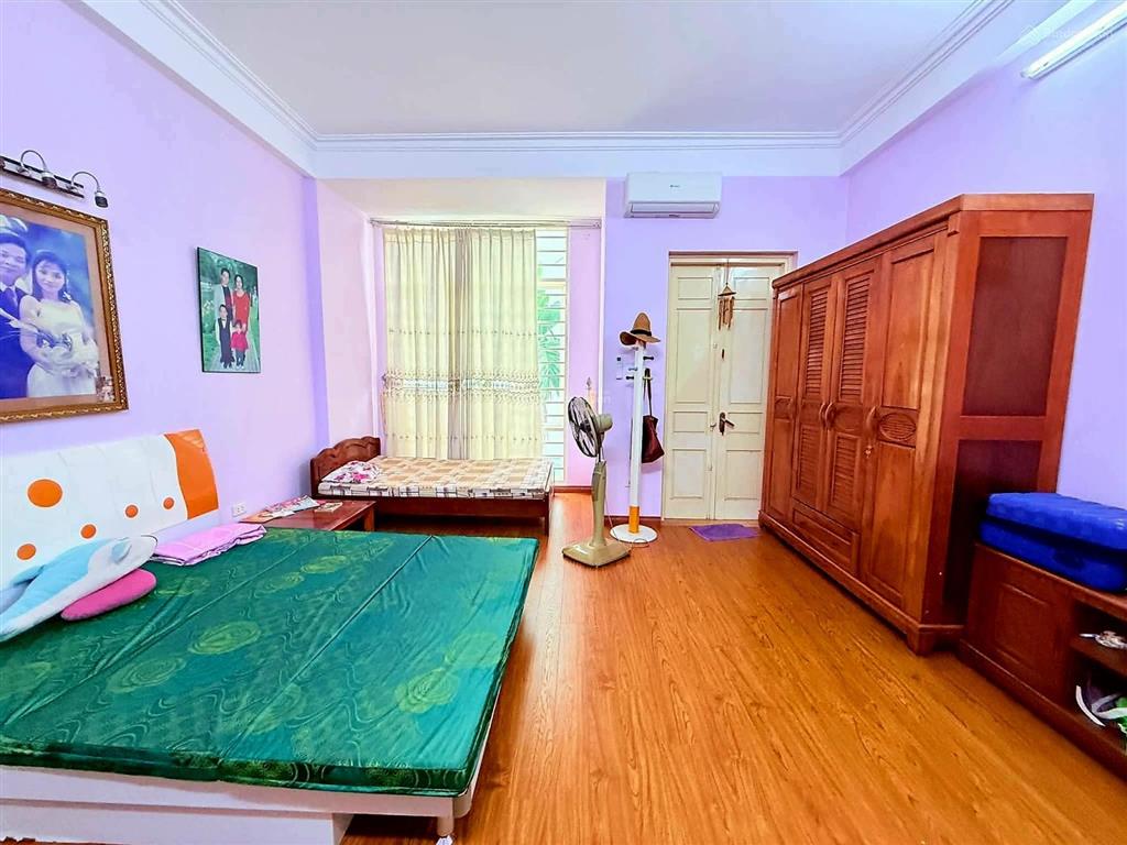 8 tỷ nhà đẹp đông thắng 42m*4t mt4.5m gara ô tô, gần ngay mặt phố, chợ kẻ vẽ, dân xây chắc chắn