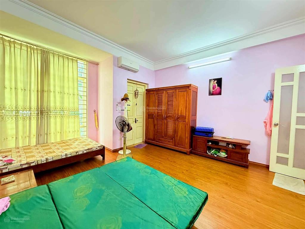 8 tỷ nhà đẹp đông thắng 42m*4t mt4.5m gara ô tô, gần ngay mặt phố, chợ kẻ vẽ, dân xây chắc chắn