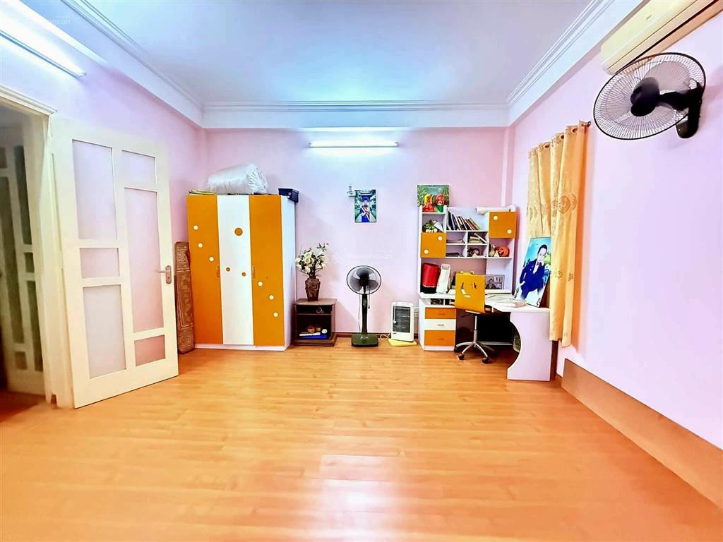 8 tỷ nhà đẹp đông thắng 42m*4t mt4.5m gara ô tô, gần ngay mặt phố, chợ kẻ vẽ, dân xây chắc chắn