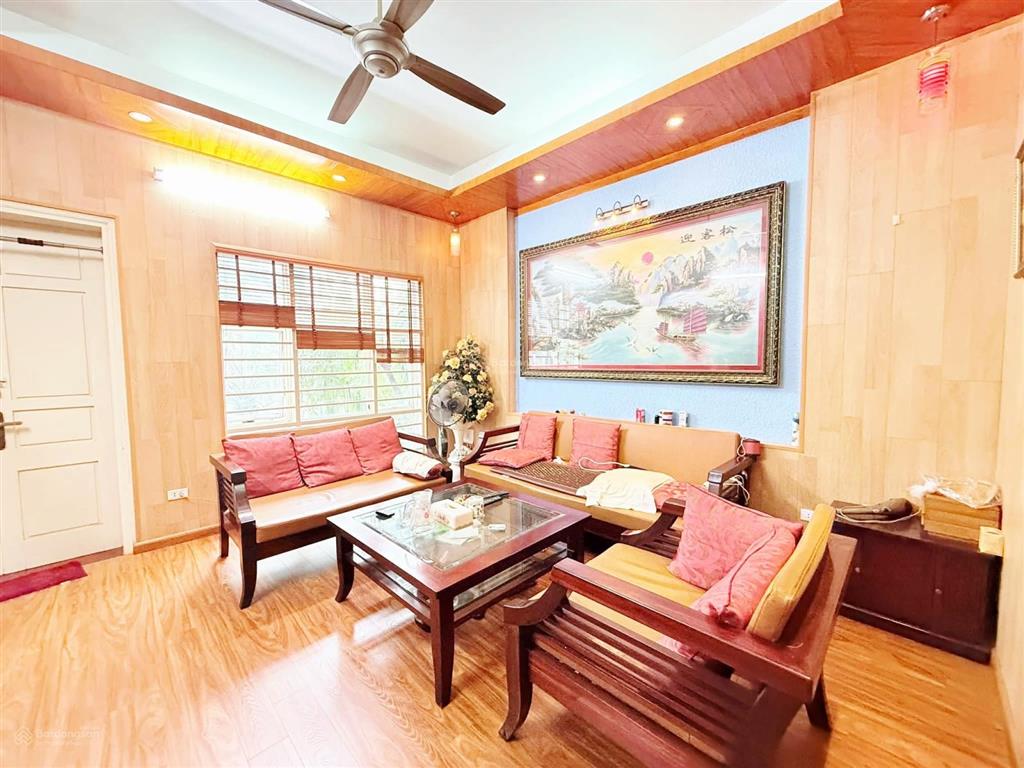 8 tỷ nhà đẹp đông thắng 42m*4t mt4.5m gara ô tô, gần ngay mặt phố, chợ kẻ vẽ, dân xây chắc chắn