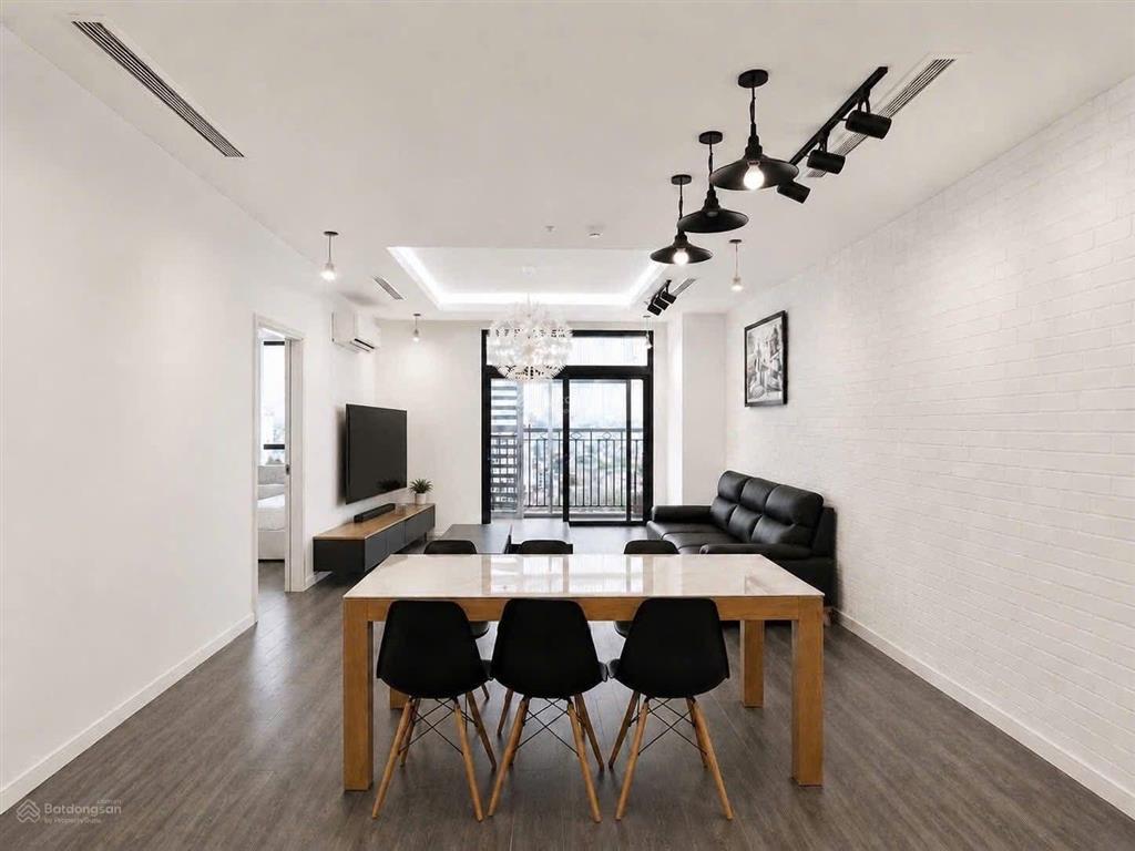 Bán căn góc royal city 85m2 giá 8.2 tỷ, 2ngủ 2 wc tầng trung