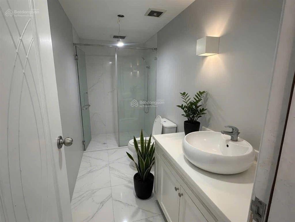 Bán căn góc royal city 85m2 giá 8.2 tỷ, 2ngủ 2 wc tầng trung