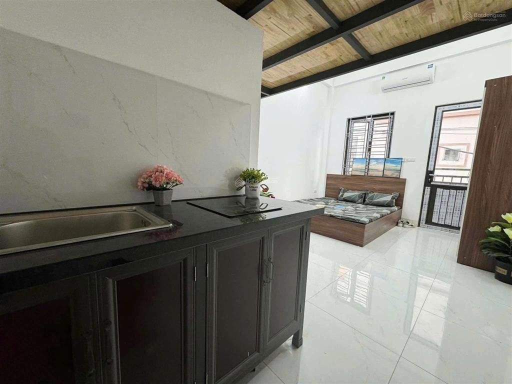 Ccmn đh kinh công, bách khoa, kt quốc dân 25m2 gác lửng, mới 100%, ban công chỉ 4.3tr