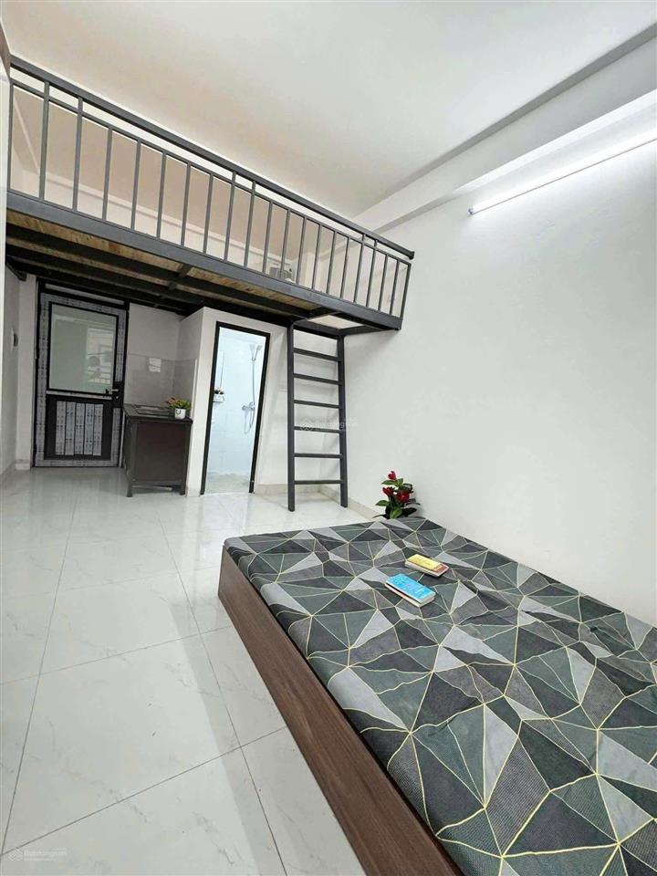 Ccmn đh kinh công, bách khoa, kt quốc dân 25m2 gác lửng, mới 100%, ban công chỉ 4.3tr