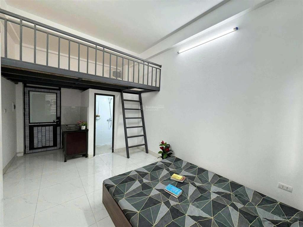 Ccmn đh kinh công, bách khoa, kt quốc dân 25m2 gác lửng, mới 100%, ban công chỉ 4.3tr