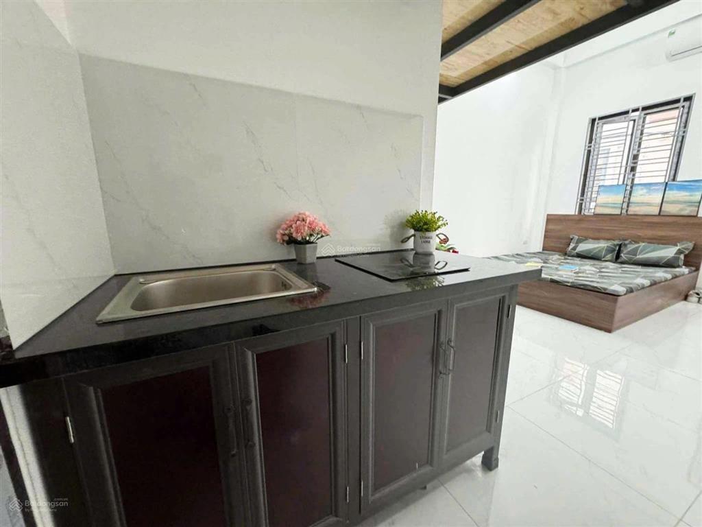 Ccmn đh kinh công, bách khoa, kt quốc dân 25m2 gác lửng, mới 100%, ban công chỉ 4.3tr