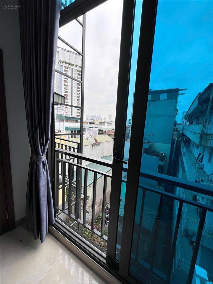 Ccmn làng bách khoa gác lửng 24m2, giá 4,4tr ban công, thang máy, minh khai
