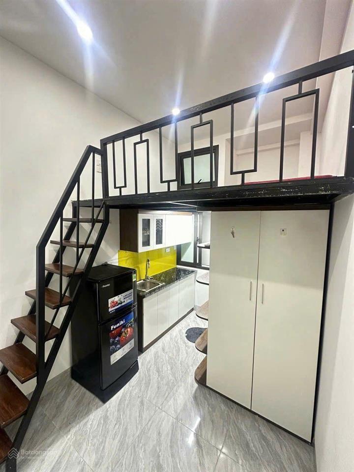 Ccmn gác lửng đh lđ xh có ban công trung kính giá 4,3tr, gần luật ngoại thương, full đồ thang máy