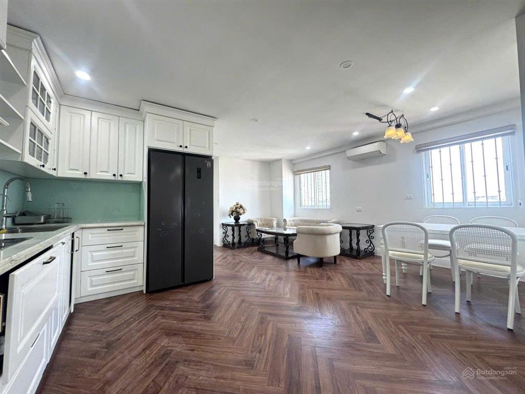 Ccmn apartment 3 phòng ngủ  view hồ tây 140m giá 15tr (tầng 9, lò nướng, máy giặt, bồn tắm)