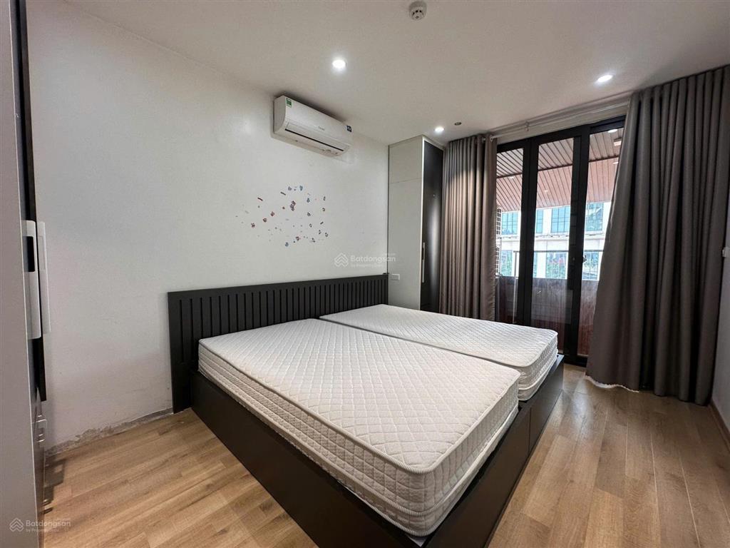 Ccmn apartment 3 phòng ngủ  view hồ tây 140m giá 15tr (tầng 9, lò nướng, máy giặt, bồn tắm)