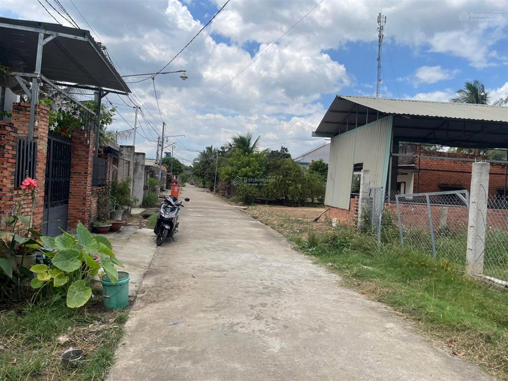 Bán đất tại ấp xuân tâm 1 ngan 10m dài 31m full thổ cư khu dân cư ,đường be tông thông thoáng