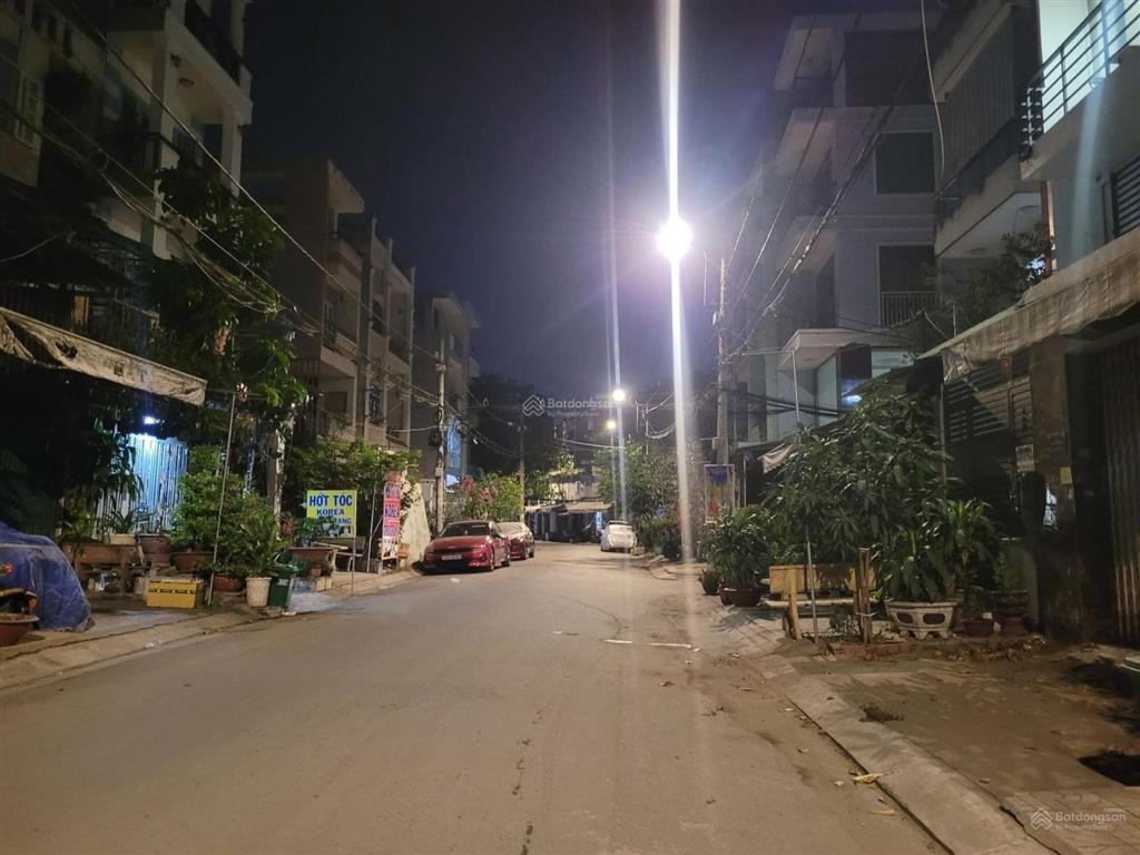 8 tỷ 900 thương lượng, nhà 3 tầng mặt tiền, diện tích ngang 4,5 mét x dài 18 mét