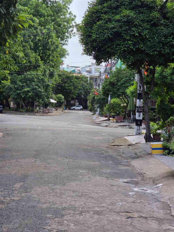 12 tỷ 300 thương lượng, nhà 4 tầng mặt tiền, diện tích  ngang 4 mét x dài 20 mét.