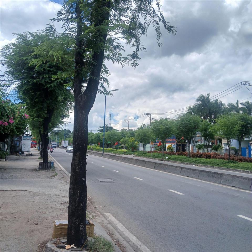 27 tỷ 300 thương lượng, đất + nhà, diện tích  100m2 thổ cư + 600 m2 đất trồng cây = 700 m2.