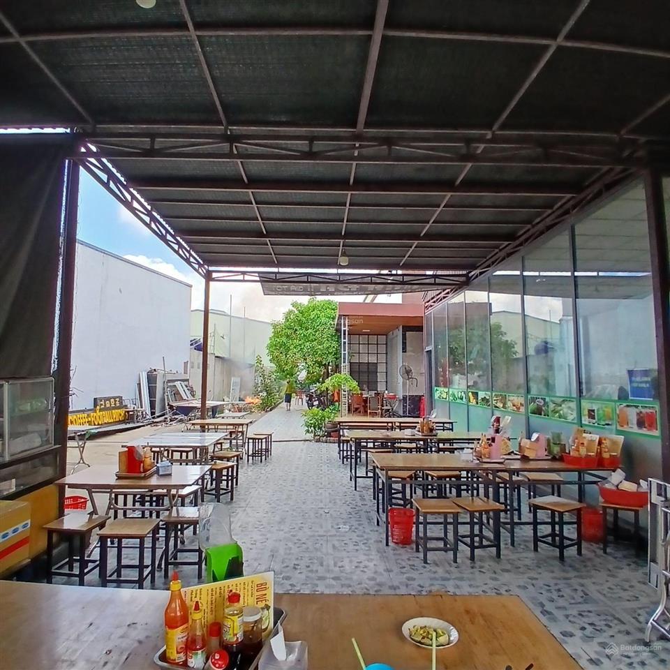 27 tỷ 300 thương lượng, đất + nhà, diện tích  100m2 thổ cư + 600 m2 đất trồng cây = 700 m2.