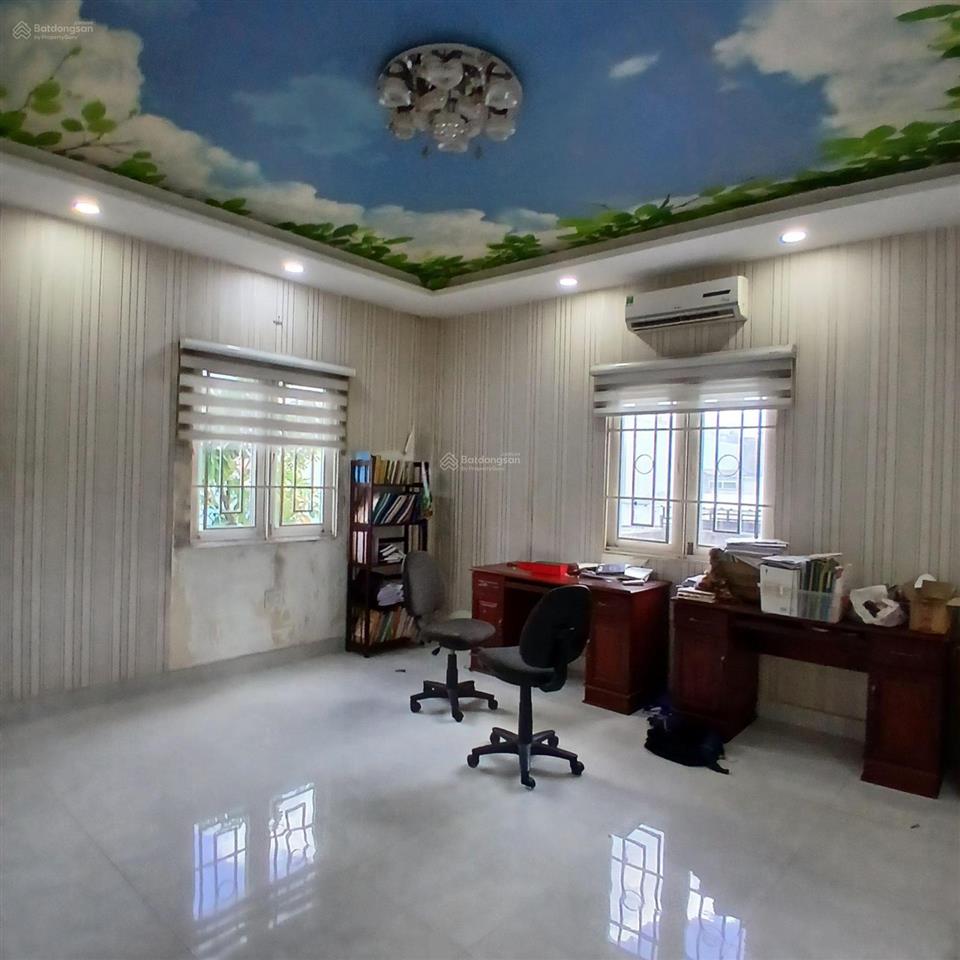 27 tỷ 300 thương lượng, đất + nhà, diện tích  100m2 thổ cư + 600 m2 đất trồng cây = 700 m2.