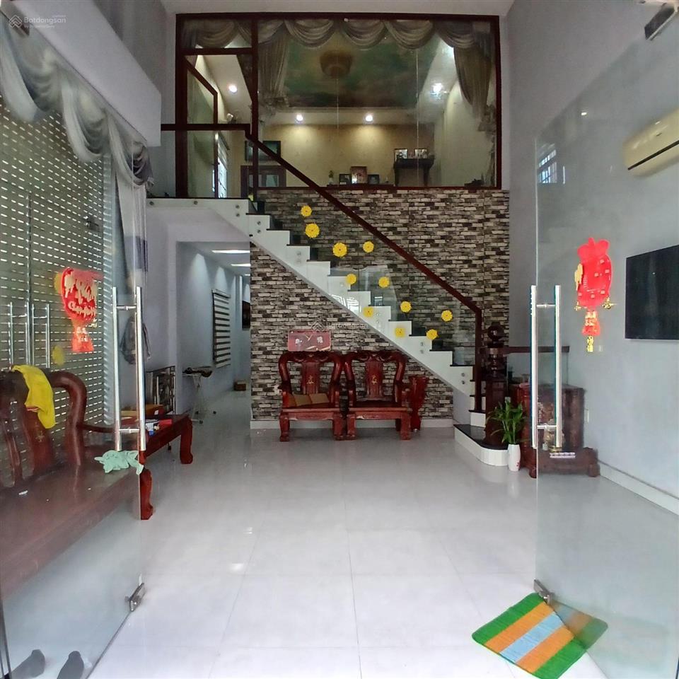 27 tỷ 300 thương lượng, đất + nhà, diện tích  100m2 thổ cư + 600 m2 đất trồng cây = 700 m2.