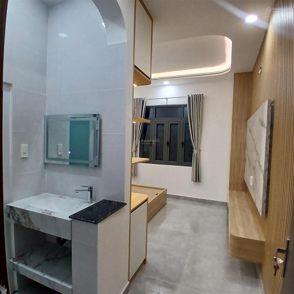 10 tỷ 150 thương lượng, nhà 6 tầng mới thang máy, đường 8 mét thông, diện tích  4 x 17