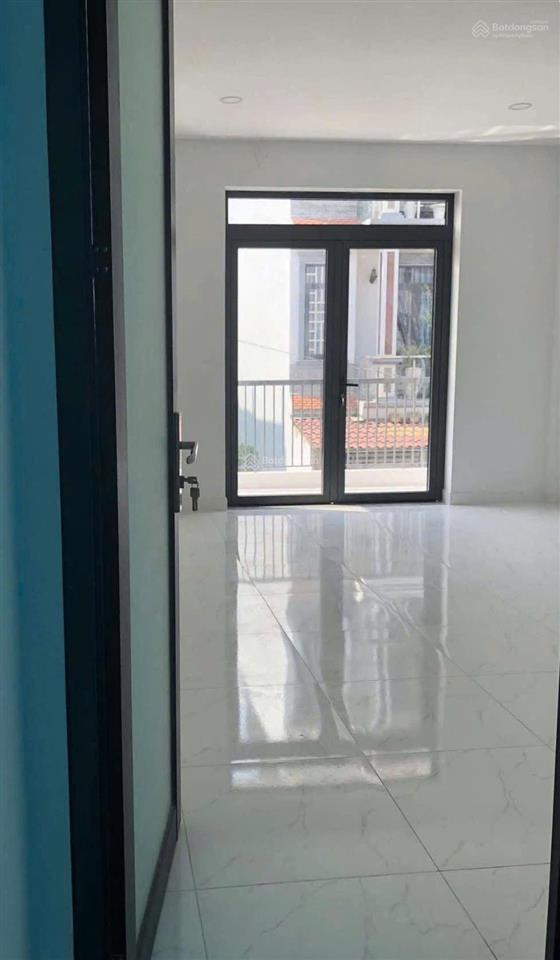 Căn hộ dịch vụ 3 tầng  làng tăng phú  gần lê văn việt  96m2  chỉ nhỉnh 8 tỷ