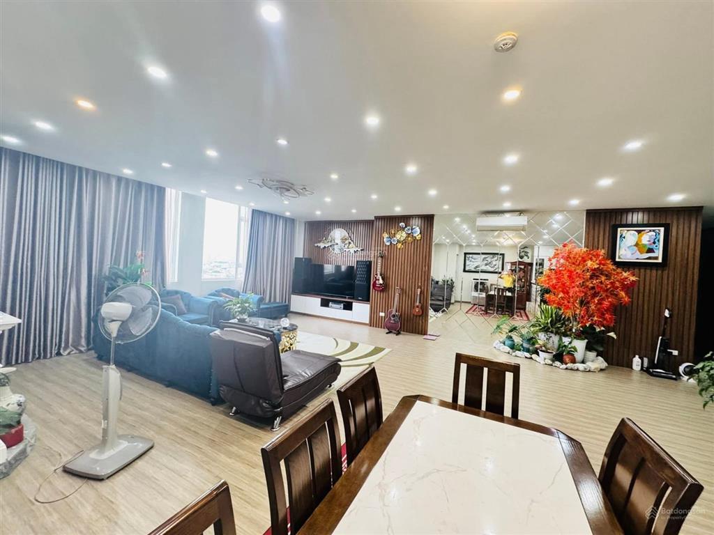 Chung cư 143.85 hạ đình 4 ban công, 4 ngủ 4, wc dt 216m2. giá 14,4 tỷ thương lượng