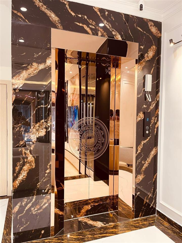 Gara ô tô 6 tầng thang máy phố giáp bát 45m2 giá 18 tỷ thương lượng sâu