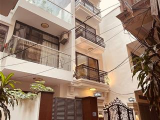 Gara ô tô 6 tầng thang máy phố giáp bát 45m2 giá 18 tỷ thương lượng sâu
