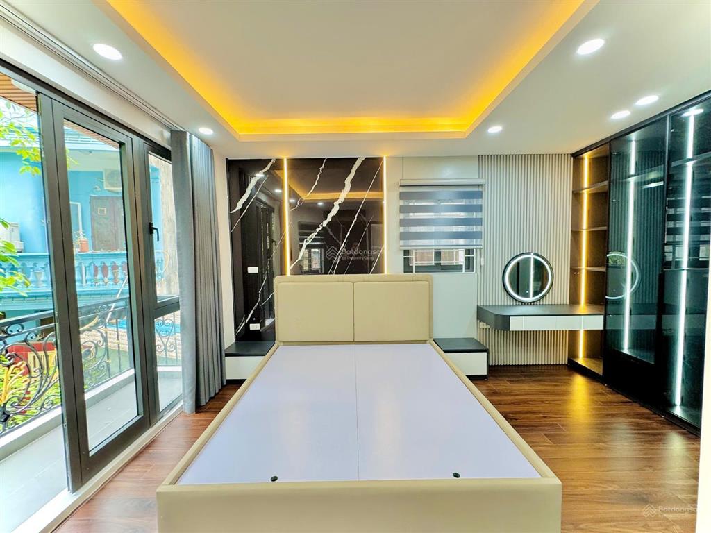 Lô góc  view hồ  gần đền lừ 54m2 thang máy chỉ hơn 11 tỷ xây mới full đồ