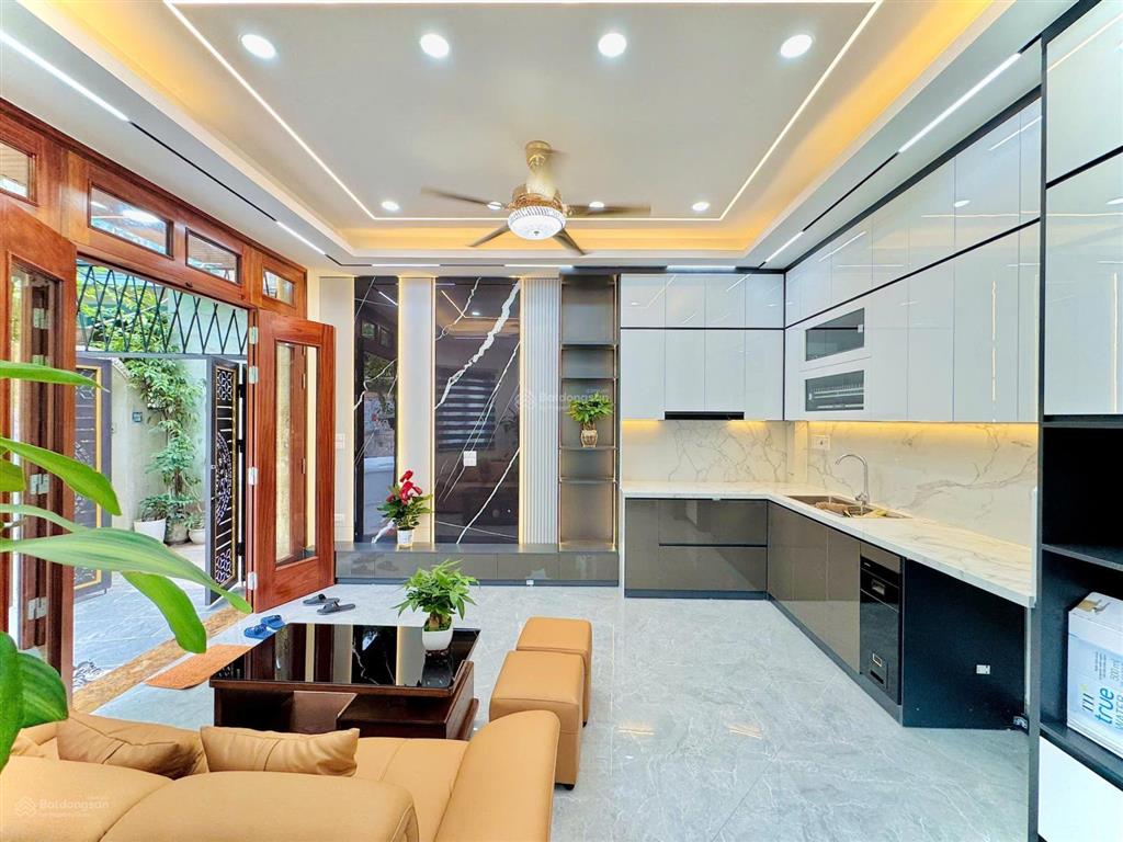 Lô góc  view hồ  gần đền lừ 54m2 thang máy chỉ hơn 11 tỷ xây mới full đồ