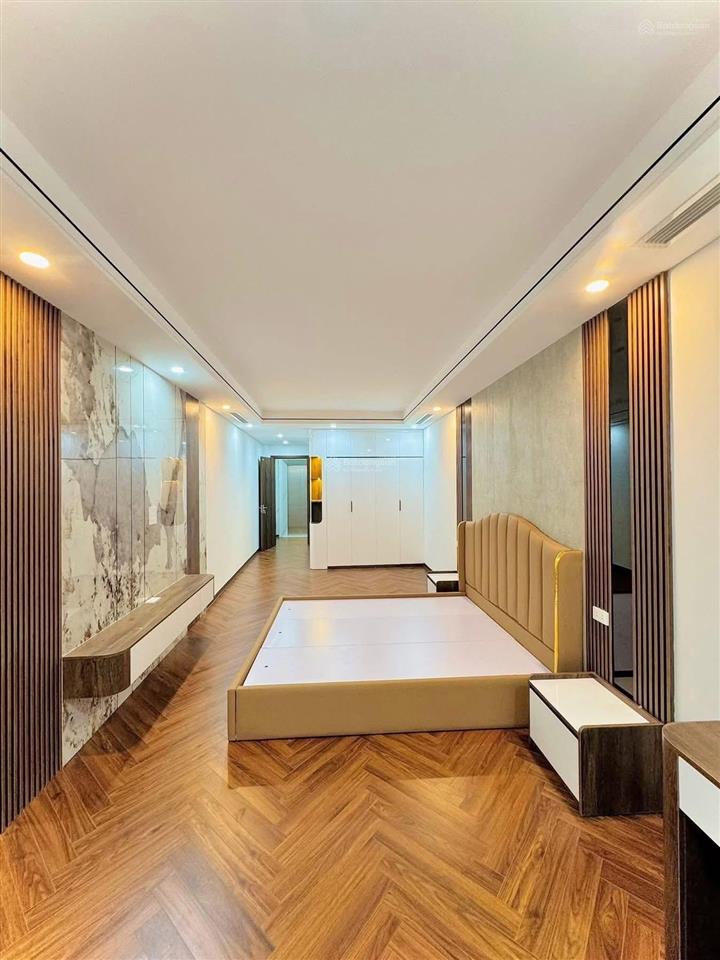 Mặt phố giáp bát 6 tầng thang máy mới coong 55m2 hơn 22 tỷ. thương lượng sâu