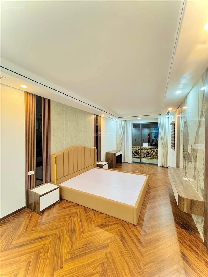 Mặt phố giáp bát 6 tầng thang máy mới coong 55m2 hơn 22 tỷ. thương lượng sâu