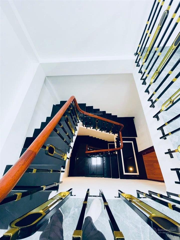Phân lô tân mai 35m2 x 5 tầng full đồ cách oto 30m hơn 8 tỷ