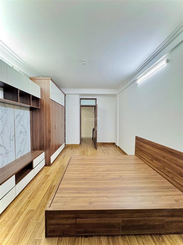Bán nhà 31m2 x 5 tầng giá 6.6 tỷ ngõ trước nhà hơn 2m