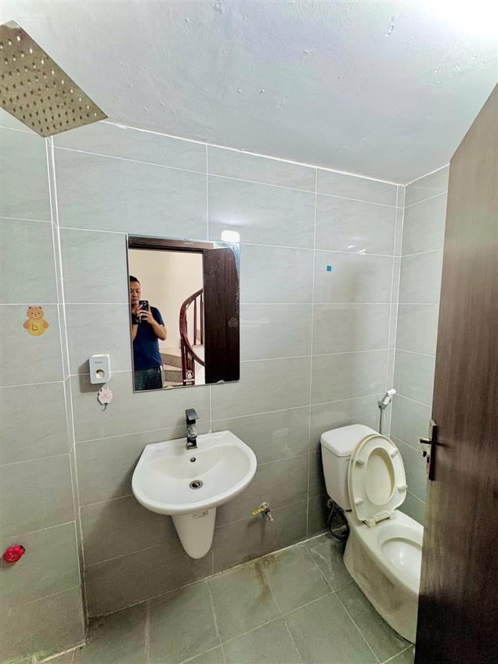 Bán nhà 31m2 x 5 tầng giá 6.6 tỷ ngõ trước nhà hơn 2m