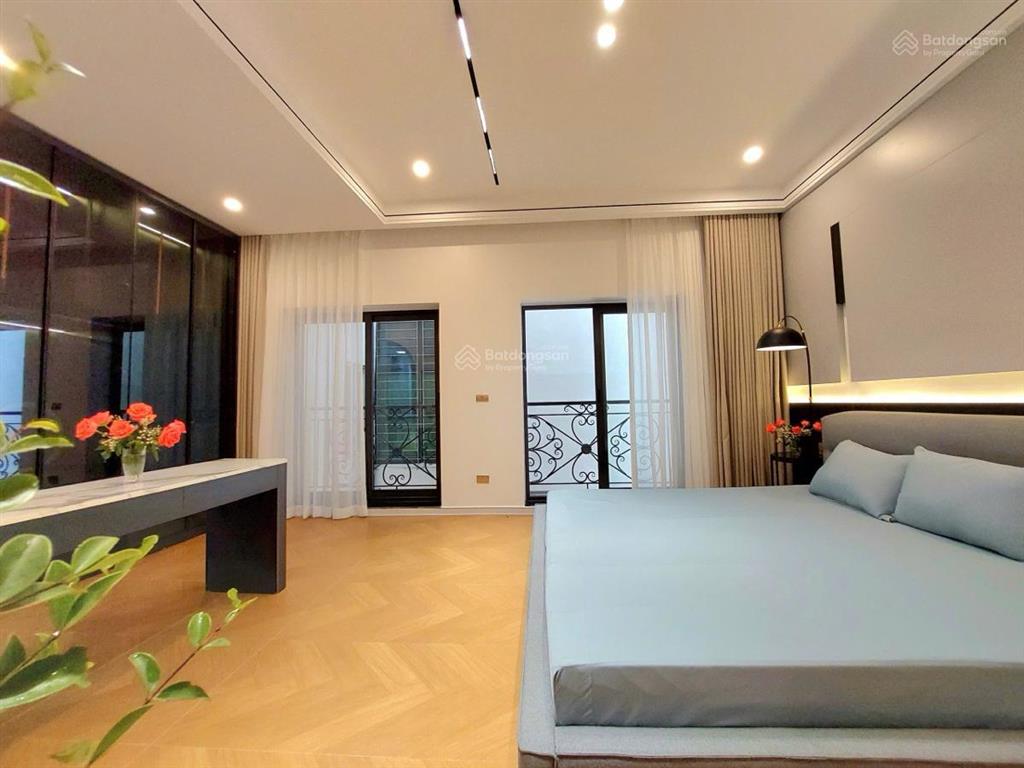 Phân lô gara ô tô đền lừ gần 50m2 x 7 tầng thang máy full đồ mới tinh