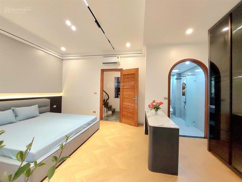 Phân lô gara ô tô đền lừ gần 50m2 x 7 tầng thang máy full đồ mới tinh