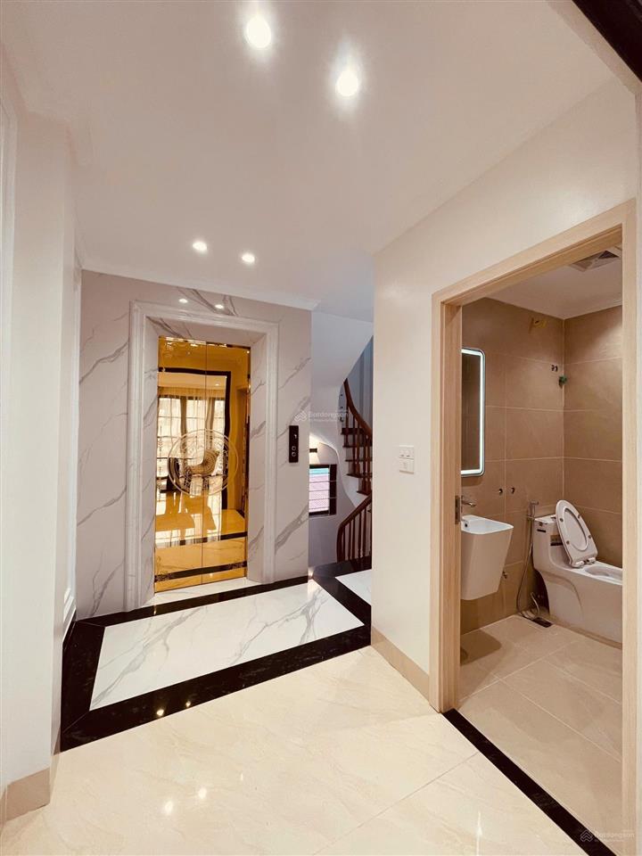 Gara ô tô  7 tầng thang máy ngõ 299 hoàng mai  45m2 mt 4.1m giá 20 tỷ