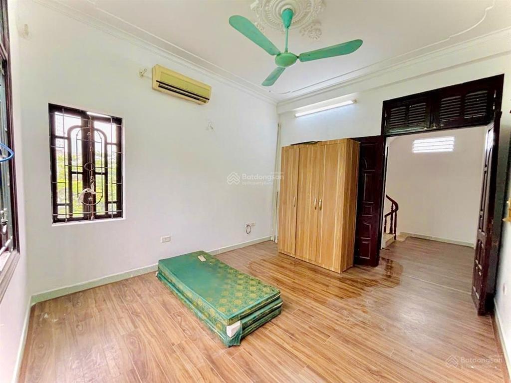 Lô góc  6 tầng đối diện trường bách khoa  20m2 cách phố 10m