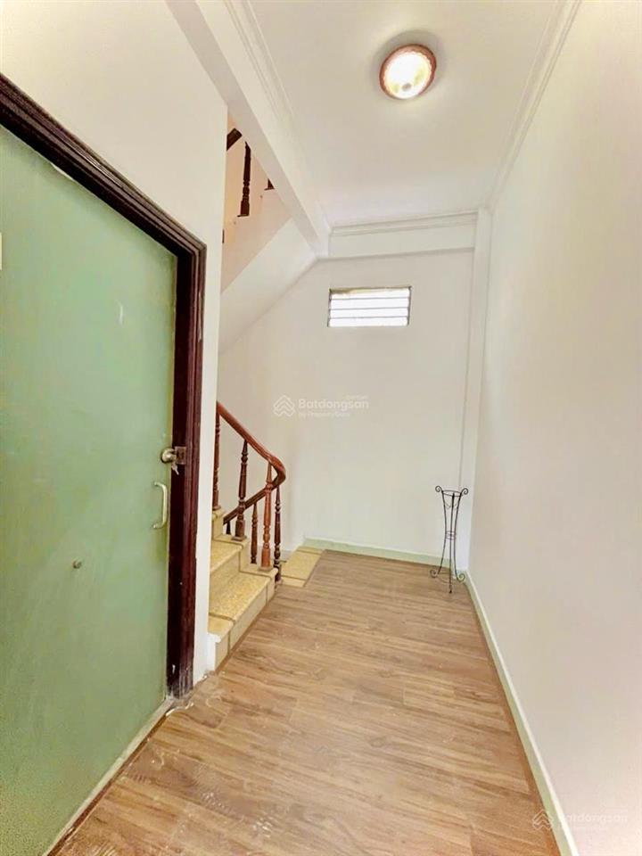 Lô góc  6 tầng đối diện trường bách khoa  20m2 cách phố 10m
