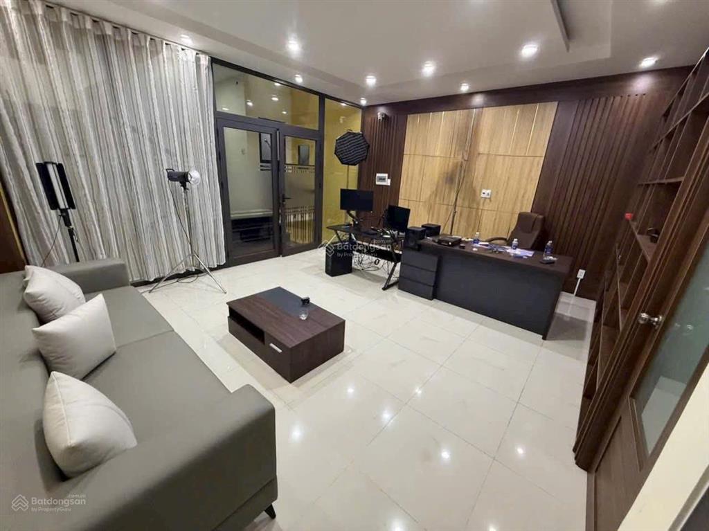 Cho thuê nhà 5 tầng mt lê quảng chí, 6pn, có thang máy, full nội thất, hòa xuân, đà nẵng