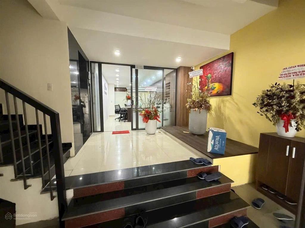 Cho thuê nhà 5 tầng mt lê quảng chí, 6pn, có thang máy, full nội thất, hòa xuân, đà nẵng