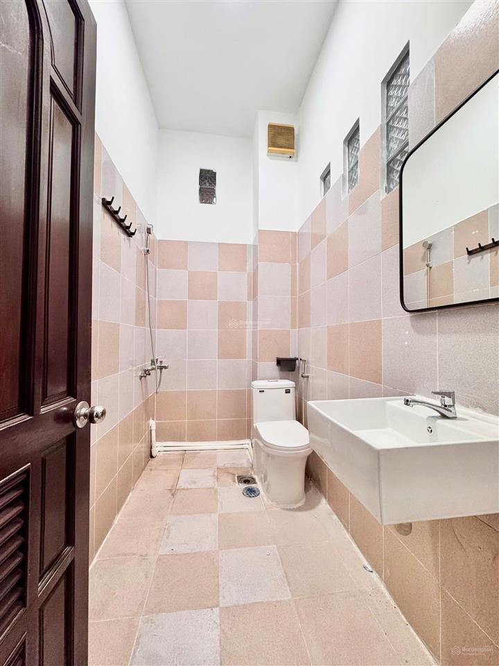 Cho thuê phòng trọ sát đường cộng hòa, full nội thất, miễn phí vận chuyển đồ đạc