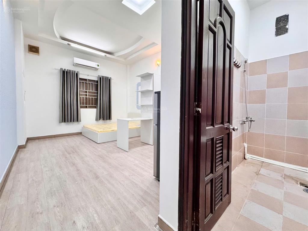 Cho thuê phòng trọ sát đường cộng hòa, full nội thất, miễn phí vận chuyển đồ đạc