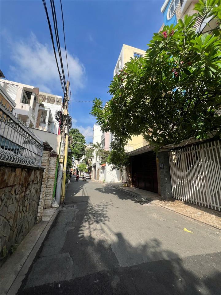 Bán nhà riêng tại 68, út tịch, tân bình, 22 tỷ, 130m²  6 tầng thang máy.