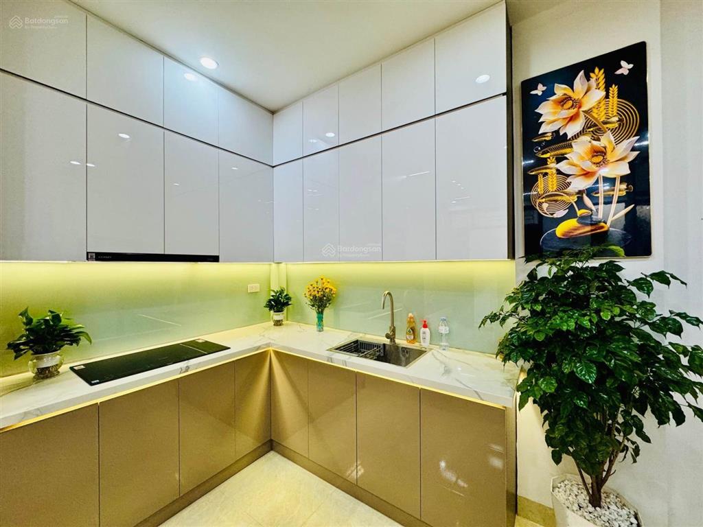 Hơn 7 tỷ sở hữu nhà 5 tầng nam dư diện tích rộng hiếm