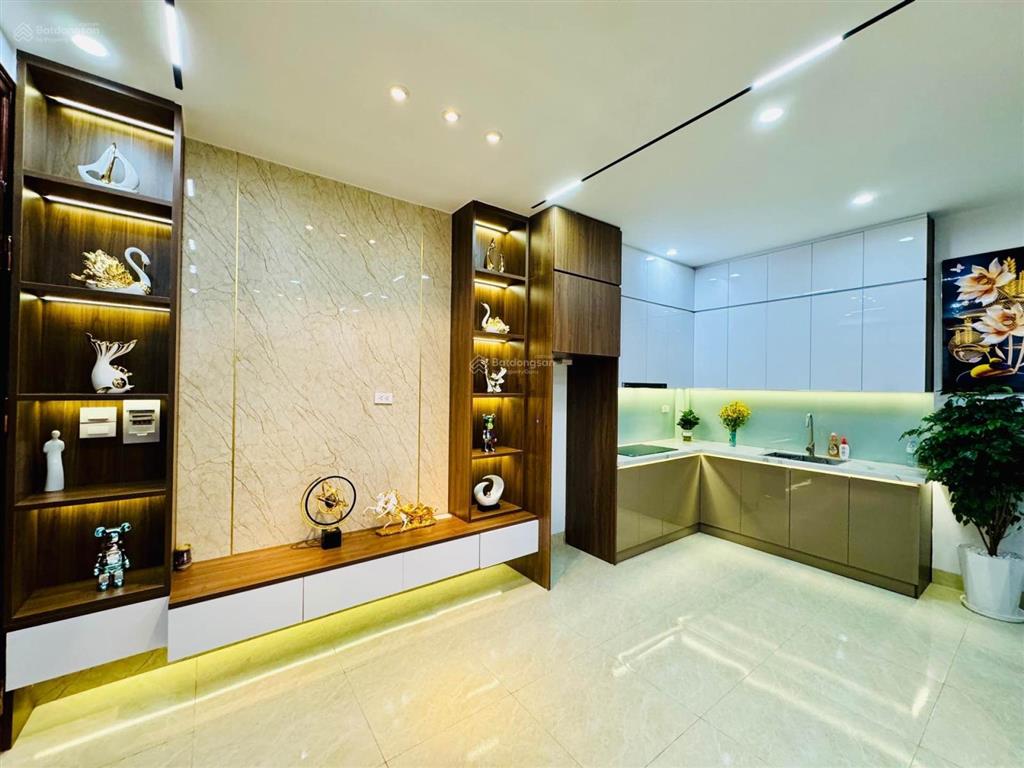 Hơn 7 tỷ sở hữu nhà 5 tầng nam dư diện tích rộng hiếm